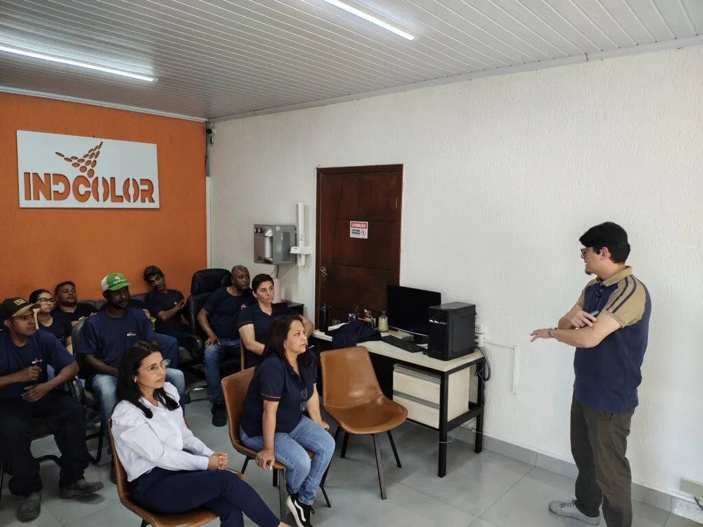 acidente em indústria maos segurança trabalho